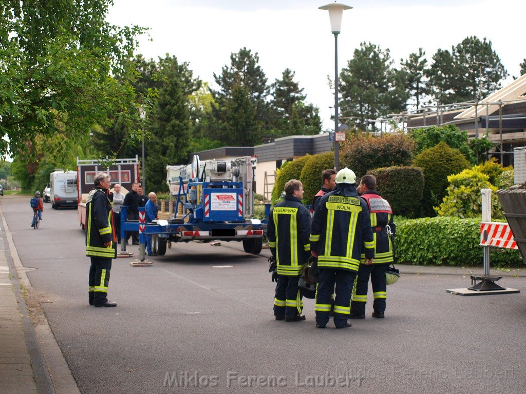 Kleinkran umgestuerzt Koeln Porz Wahn Im Lochgarten P64.JPG